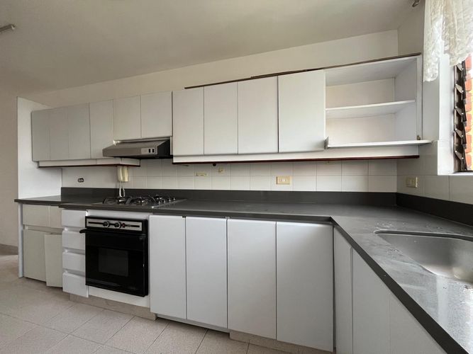 Apartamento de 3 alcobas en venta en El Poblado, Medellín, 150 m² · foto 7 de 17