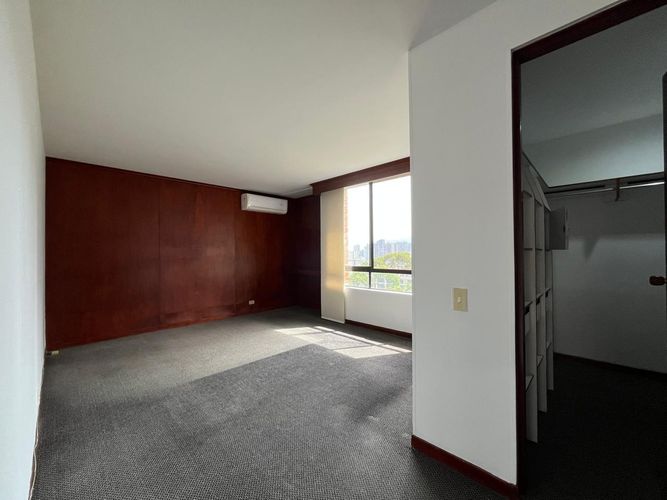 Apartamento de 3 alcobas en venta en El Poblado, Medellín, 150 m² · foto 8 de 17