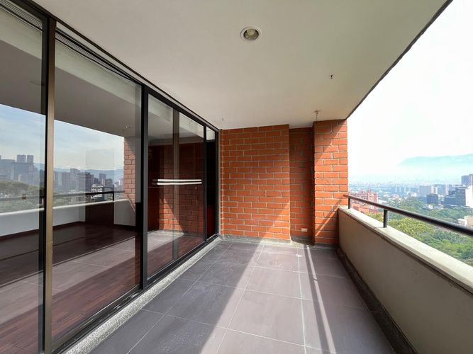 Apartamento de 3 alcobas en venta en El Poblado, Medellín, 150 m² · foto 13 de 17