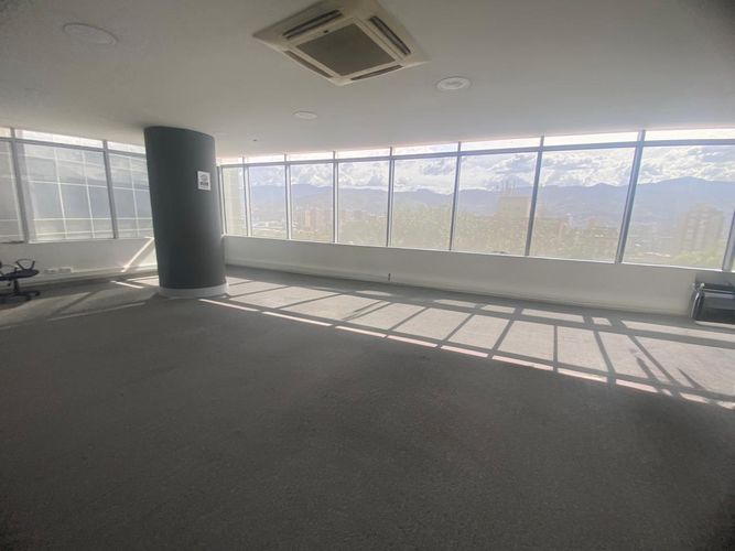 Oficina en arriendo en El Poblado, Medellín, 117 m² · foto 3 de 14