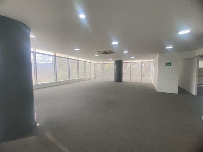 Oficina en arriendo en El Poblado, Medellín, 117 m² · foto 13 de 14