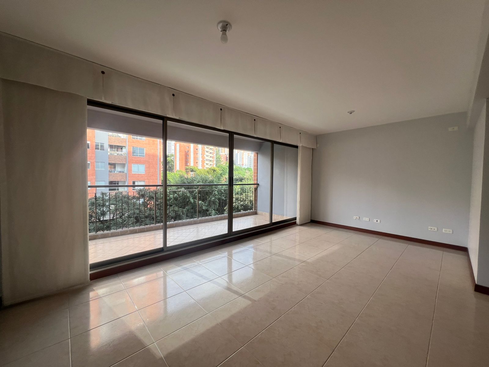 Apartamento en arriendo en Loma Benedictinos, Envigado · foto 2 de 16