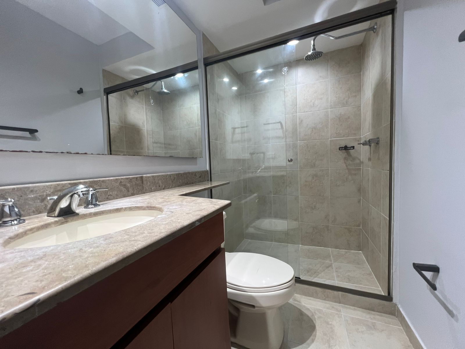 Apartamento en arriendo en Loma Benedictinos, Envigado · foto 14 de 16