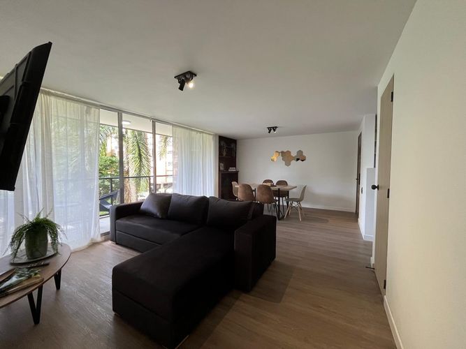 Apartamento de 3 alcobas en venta en El Poblado, Medellín, 100 m² · foto 2 de 17