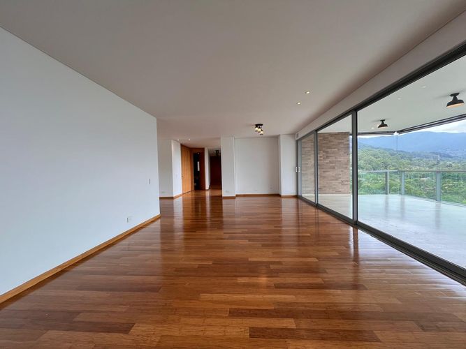 Apartamento de 3 alcobas en venta en El Poblado, Medellín, 320 m² · foto 2 de 20
