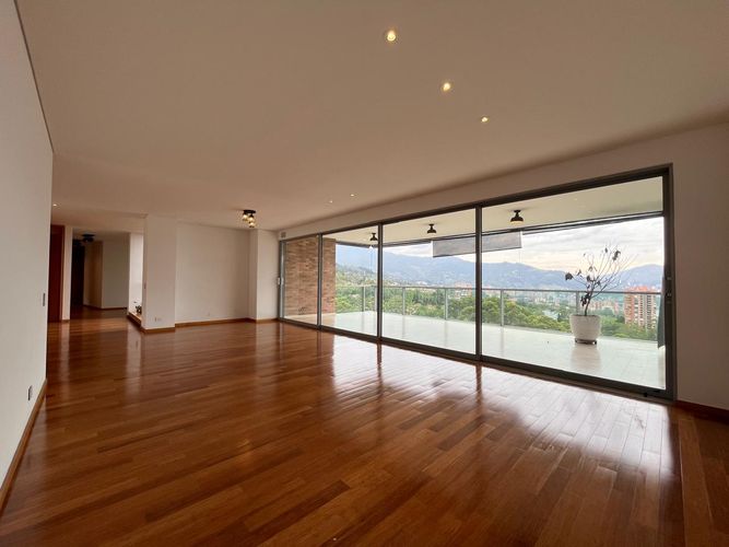 Apartamento de 3 alcobas en venta en El Poblado, Medellín, 320 m² · foto 3 de 20
