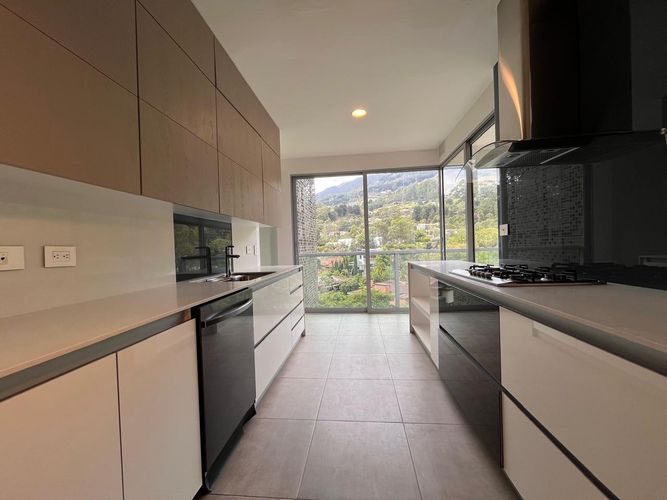 Apartamento de 3 alcobas en venta en El Poblado, Medellín, 320 m² · foto 7 de 20