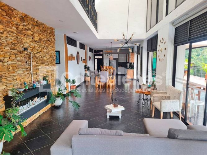 Finca en venta en Machado, Copacabana, 536 m² · foto 2 de 18