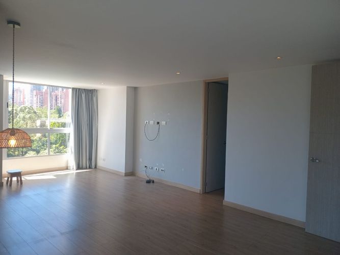 Apartamento de 3 alcobas en arriendo en El Poblado, Medellín, 220 m² · foto 3 de 19