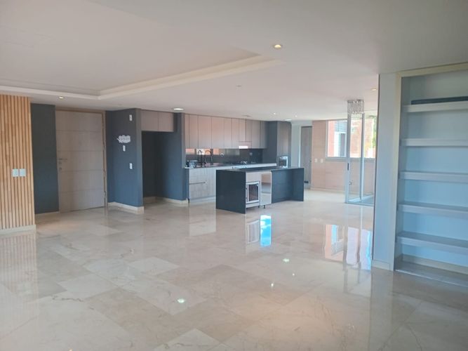 Apartamento de 3 alcobas en arriendo en El Poblado, Medellín, 220 m² · foto 4 de 19