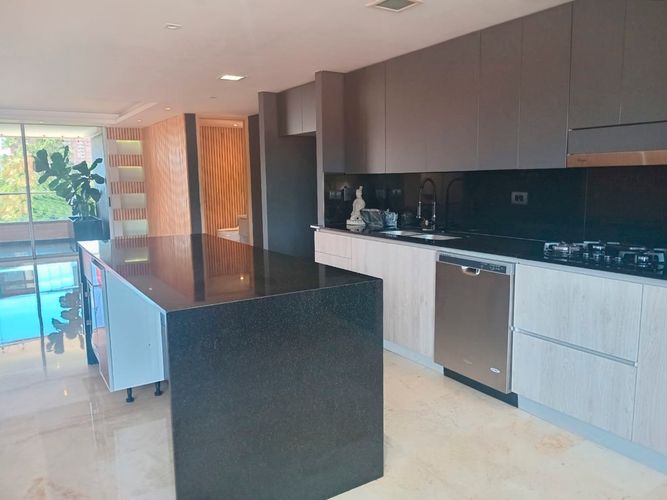 Apartamento de 3 alcobas en arriendo en El Poblado, Medellín, 220 m² · foto 6 de 19