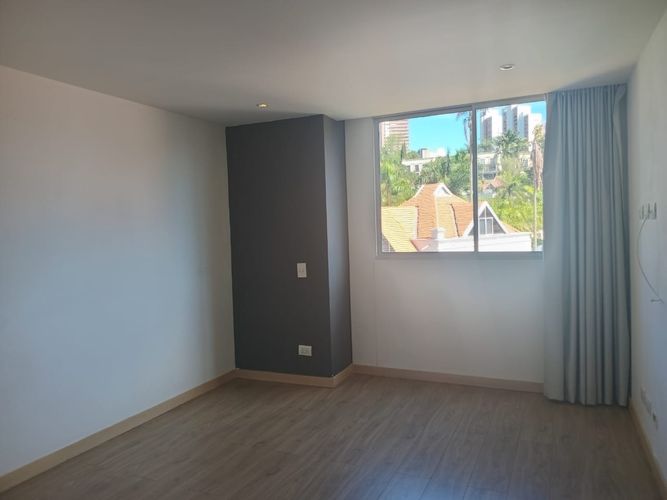 Apartamento de 3 alcobas en arriendo en El Poblado, Medellín, 220 m² · foto 10 de 19