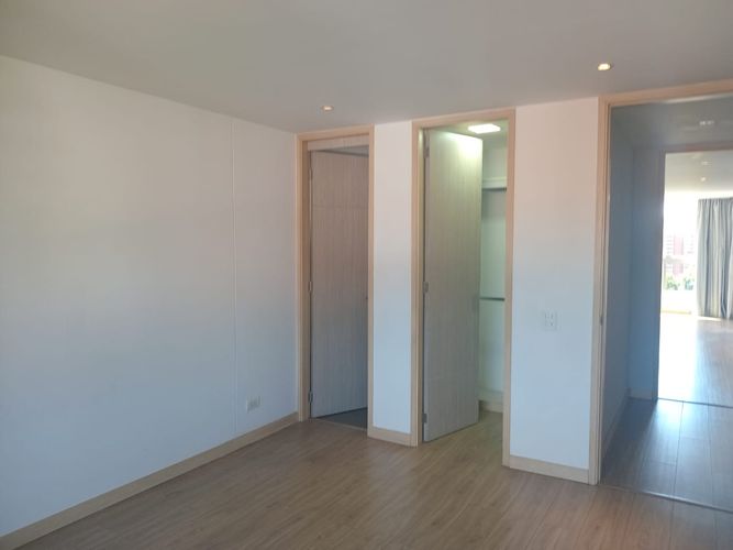 Apartamento de 3 alcobas en arriendo en El Poblado, Medellín, 220 m² · foto 13 de 19