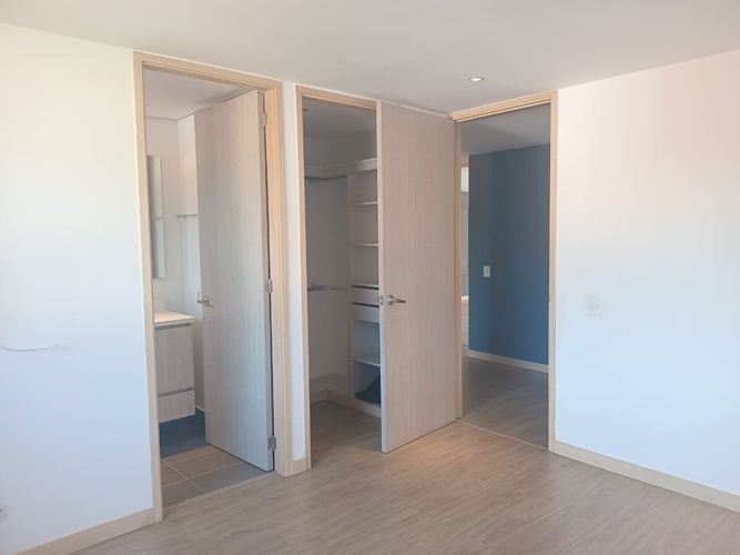 Apartamento de 3 alcobas en arriendo en El Poblado, Medellín, 220 m² · foto 14 de 19