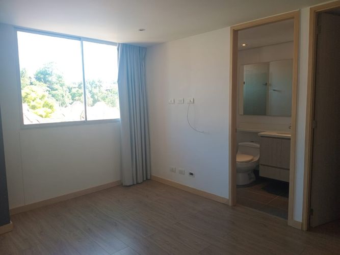 Apartamento de 3 alcobas en arriendo en El Poblado, Medellín, 220 m² · foto 15 de 19