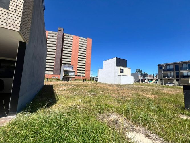 Lote en venta en El Porvenir, Rionegro, 94 m² · foto 2 de 11