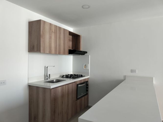 Apartamento de 2 alcobas en arriendo en El Poblado, Medellín, 58 m² · foto 8 de 14