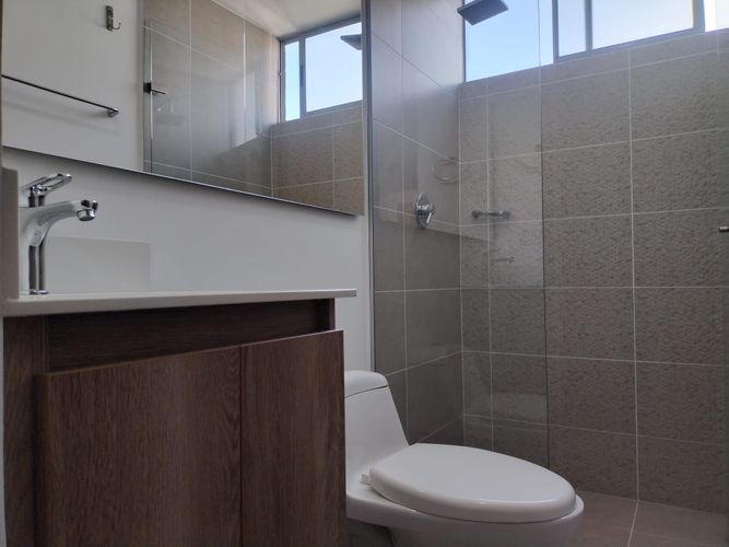 Apartamento de 2 alcobas en arriendo en El Poblado, Medellín, 58 m² · foto 13 de 14