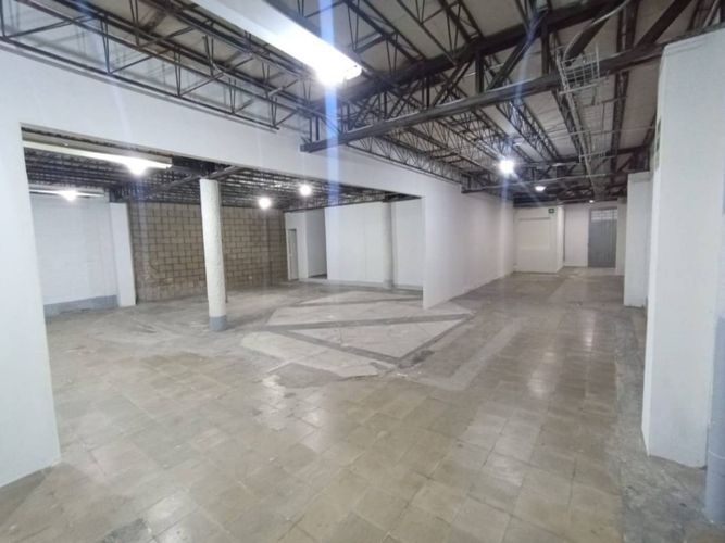 Bodega en arriendo en El Poblado, Medellín, 223 m² · foto 2 de 11