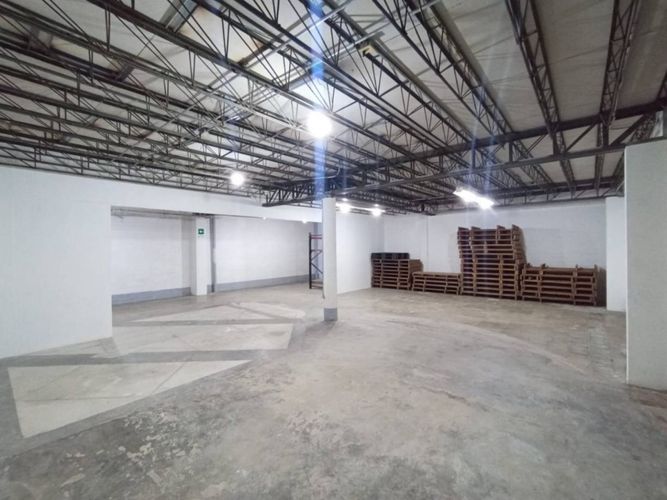 Bodega en arriendo en El Poblado, Medellín, 223 m² · foto 3 de 11