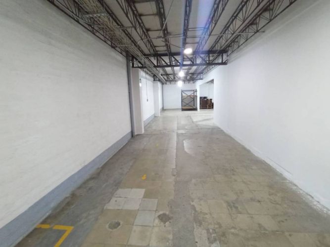 Bodega en arriendo en El Poblado, Medellín, 223 m² · foto 6 de 11