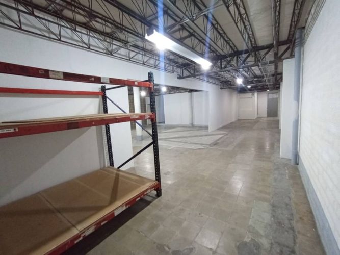 Bodega en arriendo en El Poblado, Medellín, 223 m² · foto 8 de 11