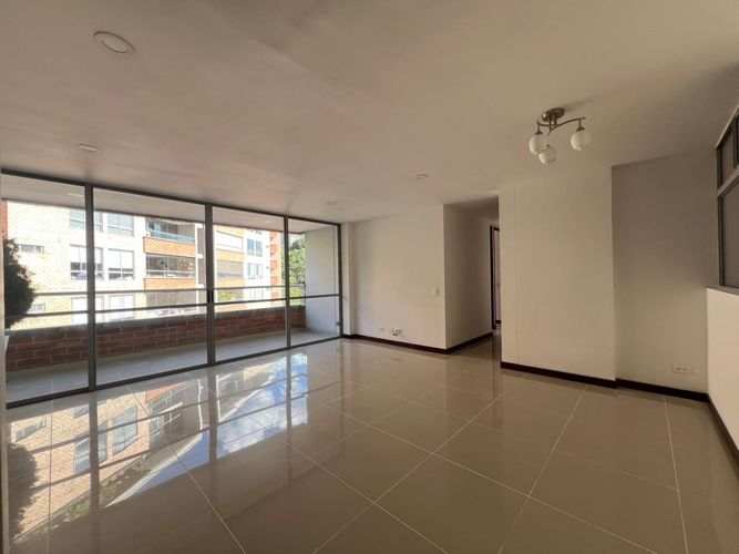 Apartamento de 3 alcobas en arriendo en Cumbres, Envigado, 96 m² · foto 2 de 19