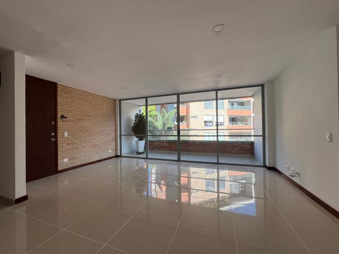 Apartamento de 3 alcobas en arriendo en Cumbres, Envigado, 96 m² · foto 4 de 19