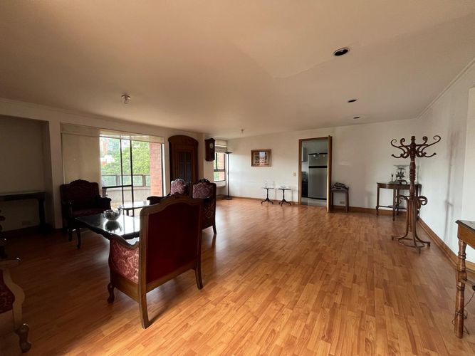 Apartamento de 3 alcobas en venta en El Poblado, Medellín, 159 m² · foto 2 de 18