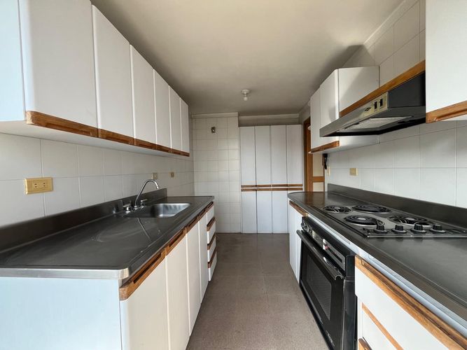 Apartamento de 3 alcobas en venta en El Poblado, Medellín, 159 m² · foto 3 de 18
