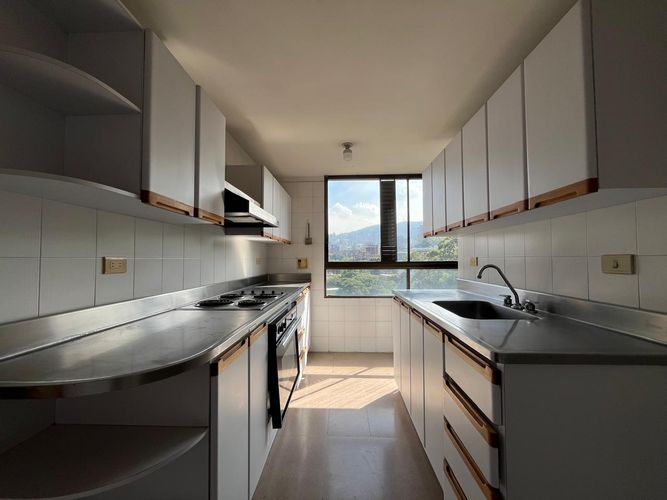Apartamento de 3 alcobas en venta en El Poblado, Medellín, 159 m² · foto 4 de 18