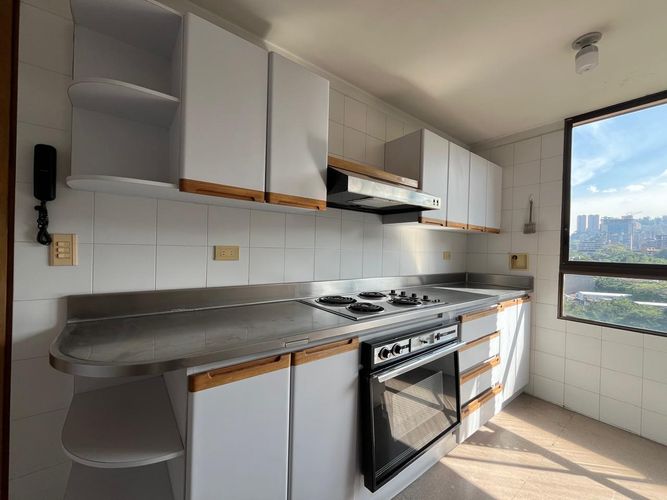 Apartamento de 3 alcobas en venta en El Poblado, Medellín, 159 m² · foto 5 de 18