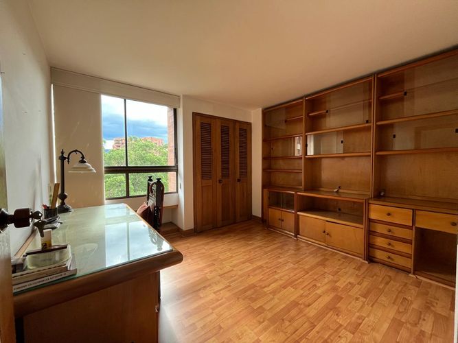 Apartamento de 3 alcobas en venta en El Poblado, Medellín, 159 m² · foto 10 de 18