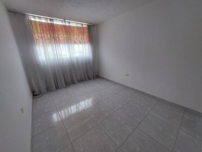 Casa de 8 alcobas en venta en Ospina Perez, Bogotá, 269 m² · foto 19 de 24