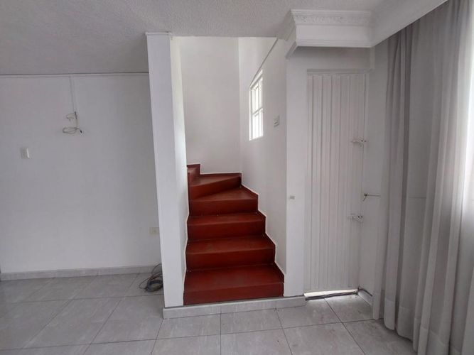 Casa de 8 alcobas en venta en Ospina Perez, Bogotá, 269 m² · foto 20 de 24