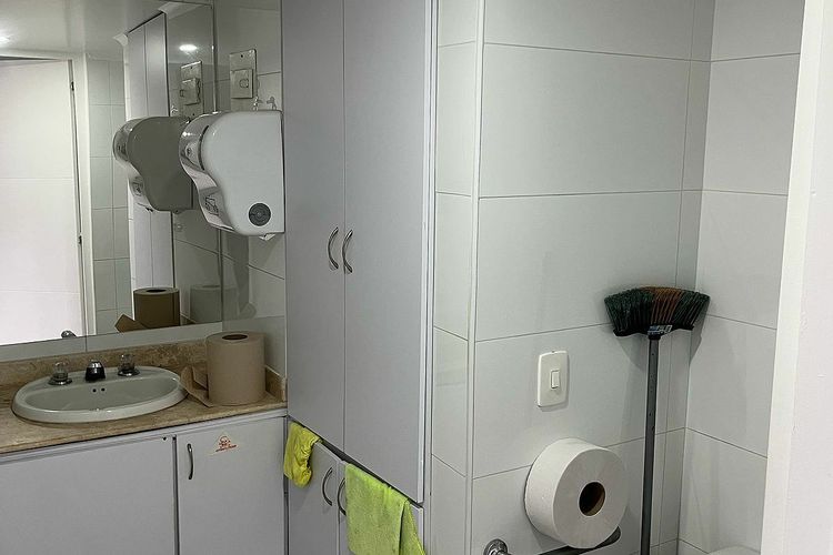 Consultorio en venta en El Poblado, Medellín, 33 m² · foto 5 de 6
