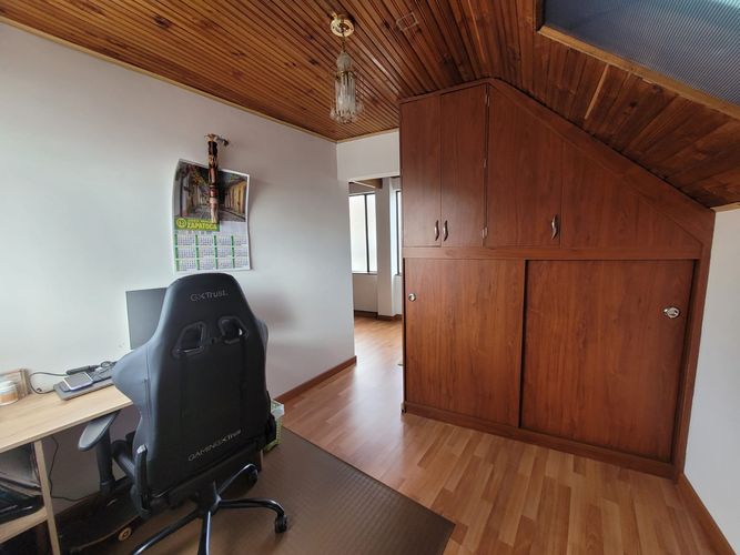 Casa de 6 alcobas en venta en Cerros De Suba, Bogotá, 221 m² · foto 17 de 24