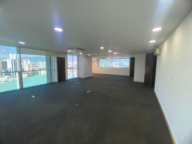 Oficina en arriendo en El Poblado, Medellín, 95 m² · foto 3 de 17