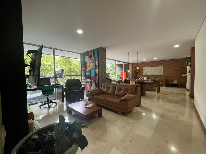 Apartamento de 3 alcobas en arriendo en El Poblado, Medellín, 189 m² · foto 2 de 17