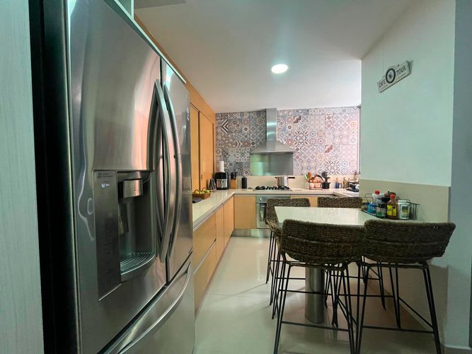 Apartamento de 3 alcobas en arriendo en El Poblado, Medellín, 189 m² · foto 6 de 17