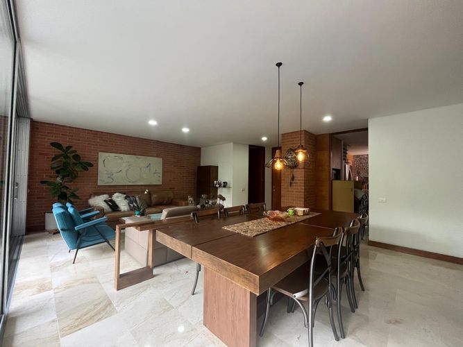 Apartamento de 3 alcobas en arriendo en El Poblado, Medellín, 189 m² · foto 2 de 17