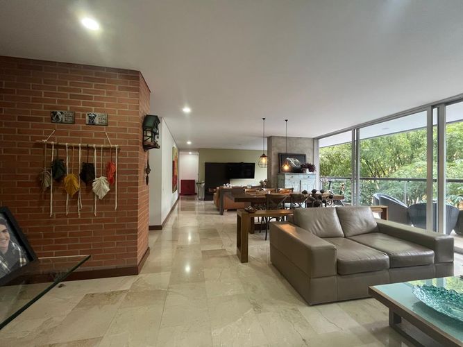 Apartamento de 3 alcobas en arriendo en El Poblado, Medellín, 189 m² · foto 3 de 17