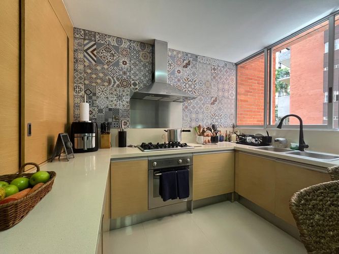 Apartamento de 3 alcobas en arriendo en El Poblado, Medellín, 189 m² · foto 7 de 17