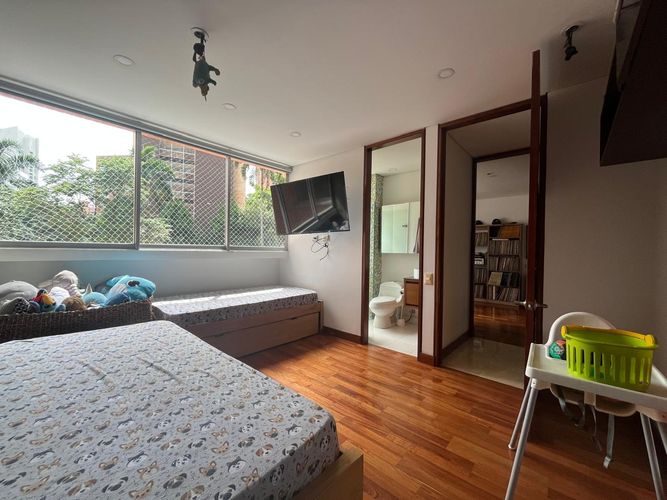 Apartamento de 3 alcobas en arriendo en El Poblado, Medellín, 189 m² · foto 9 de 17