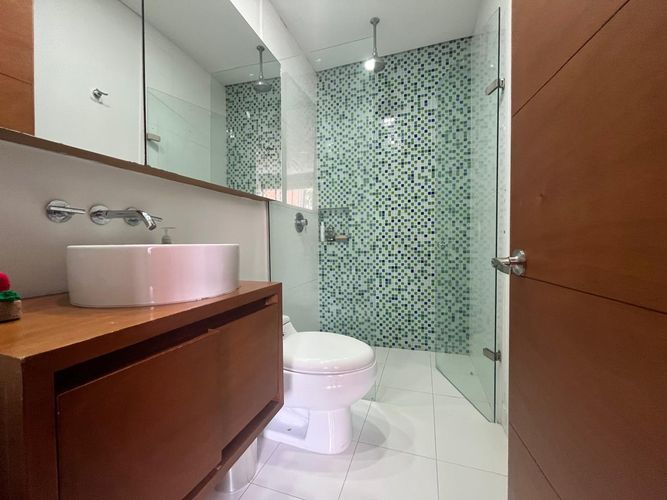 Apartamento de 3 alcobas en arriendo en El Poblado, Medellín, 189 m² · foto 13 de 17