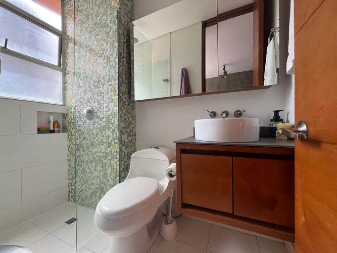 Apartamento de 3 alcobas en arriendo en El Poblado, Medellín, 189 m² · foto 15 de 17