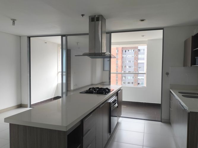 Apartamento de 3 alcobas en arriendo en El Poblado, Medellín, 113 m² · foto 6 de 18