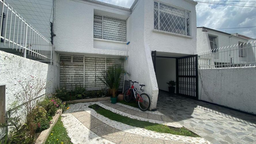 Casa de 4 alcobas en venta en Ciudad Jardin Norte, Bogotá, 234 m² · foto 2 de 24
