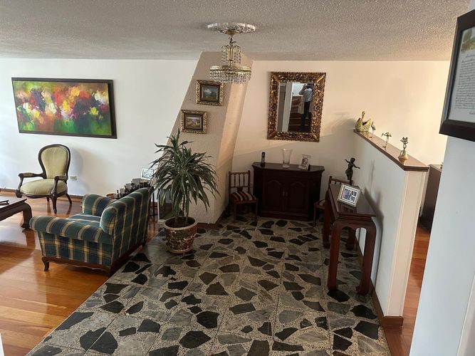Casa de 4 alcobas en venta en Ciudad Jardin Norte, Bogotá, 234 m² · foto 4 de 24