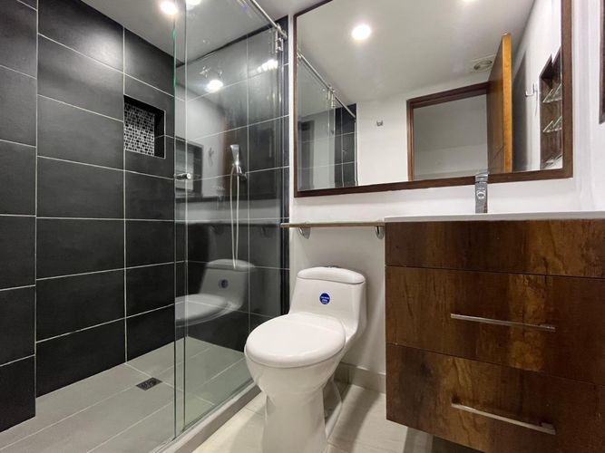 Apartamento de 4 alcobas en arriendo en El Poblado, Medellín, 170 m² · foto 18 de 19